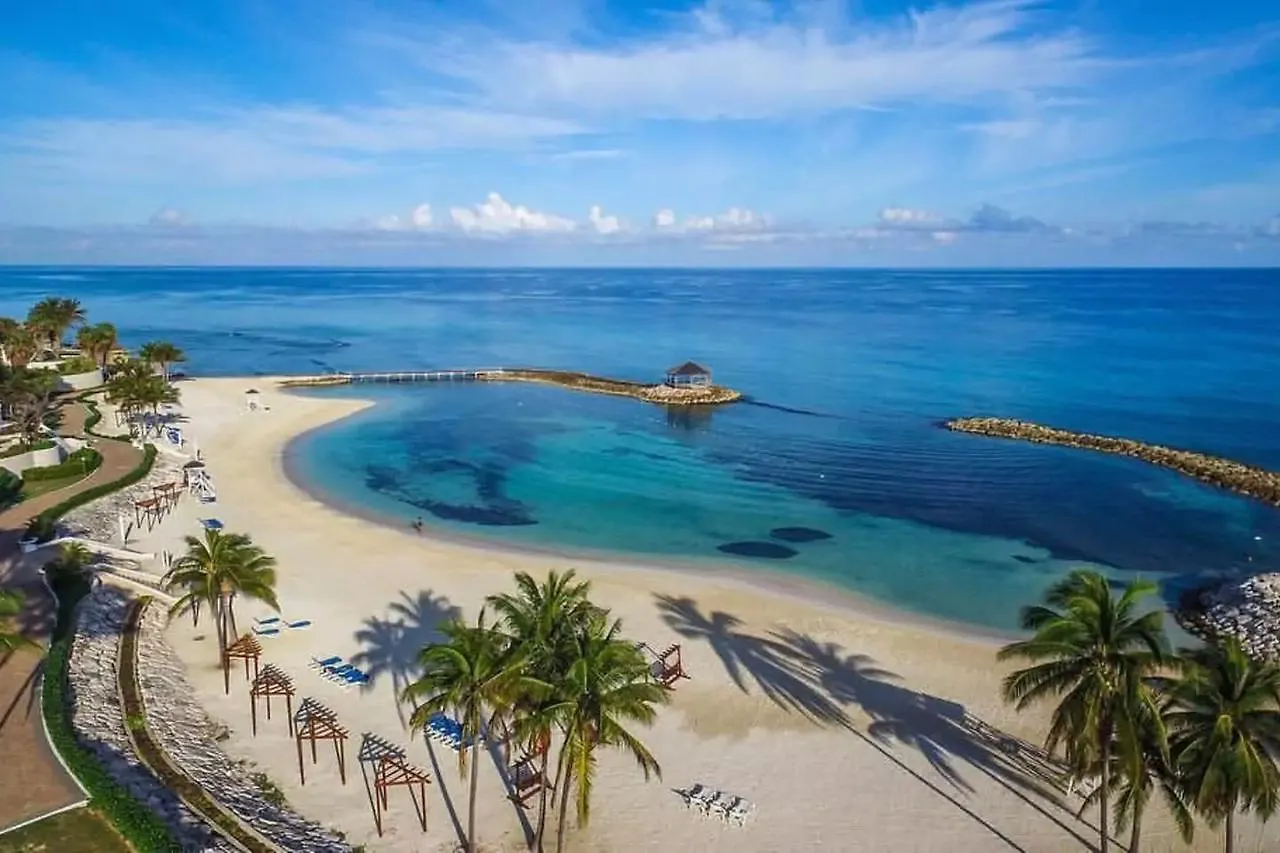 Family Complex Beside Beach W/Pool Montego Bay #1 0*,  ジャマイカ