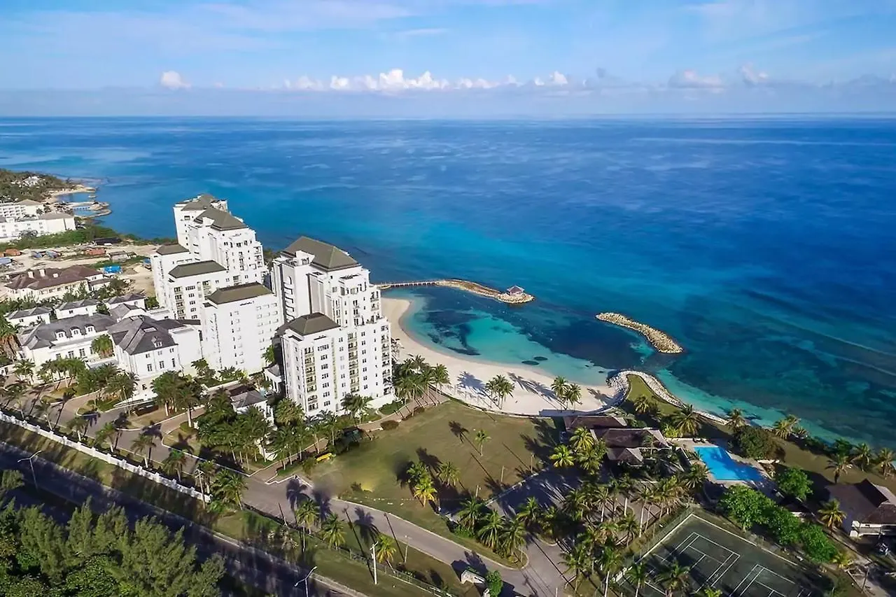 別荘 Family Complex Beside Beach W/Pool Montego Bay #1 ジャマイカ