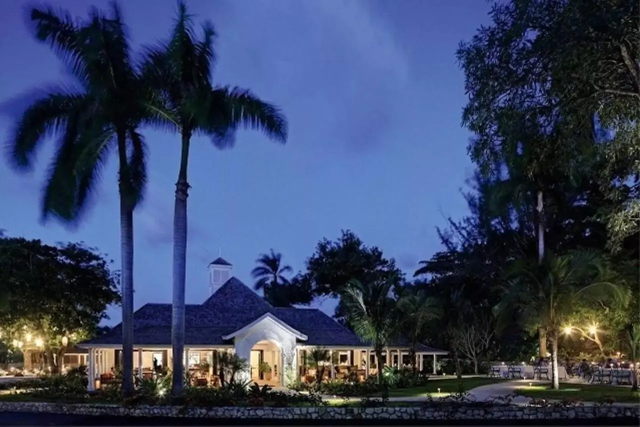Family Complex Beside Beach W/Pool Montego Bay #1