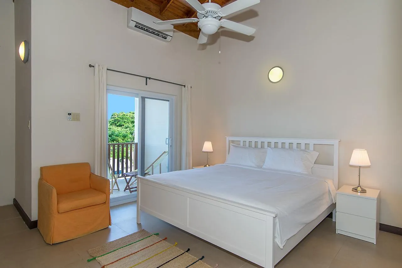 Family Complex Beside Beach W/Pool Montego Bay #1 0*,